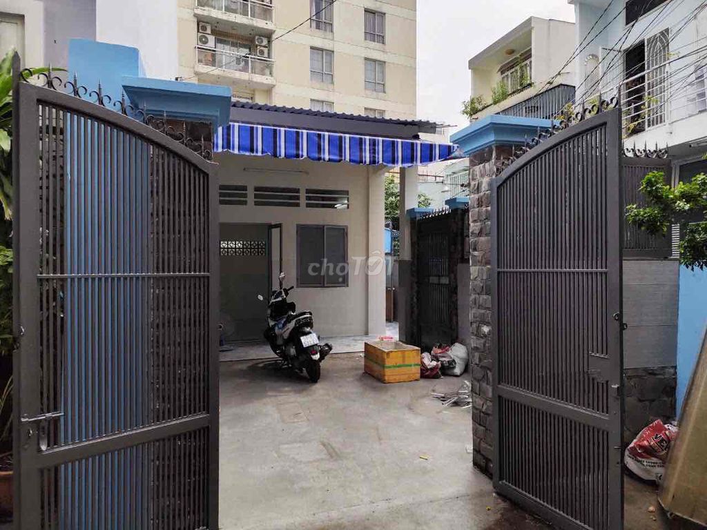 Rent a tqtok Phú Nhuận road car 100 meters 2