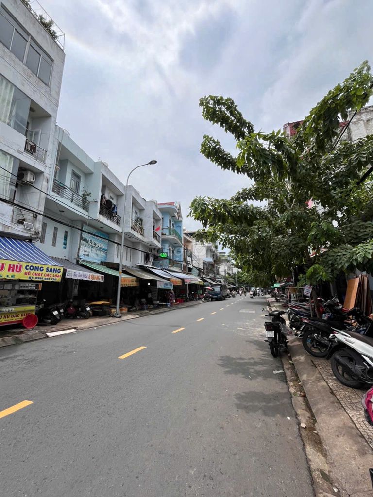Rent a Phạm Văn Bạch front house-- 3 floors for 19 million a month.