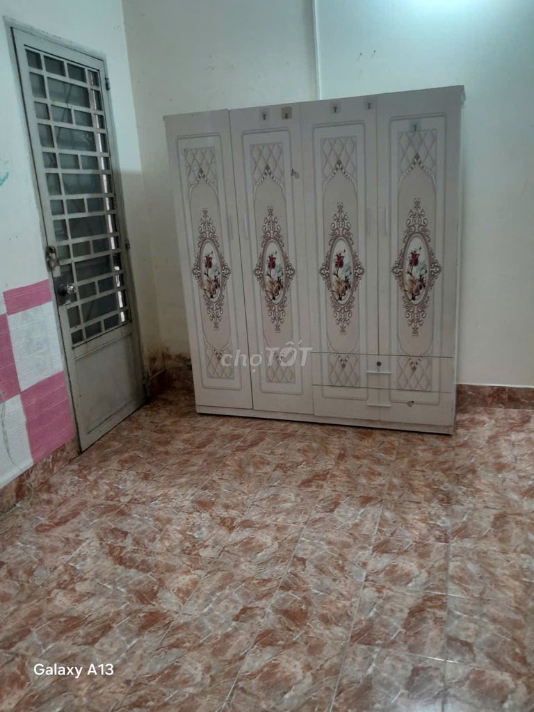 Rent a Phạm Văn Bạch front house-- 3 floors for 19 million a month.