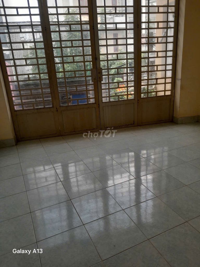 Rent a Phạm Văn Bạch front house-- 3 floors for 19 million a month.