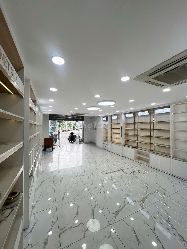 Rent the original house right on Số 6 (1970) Street.