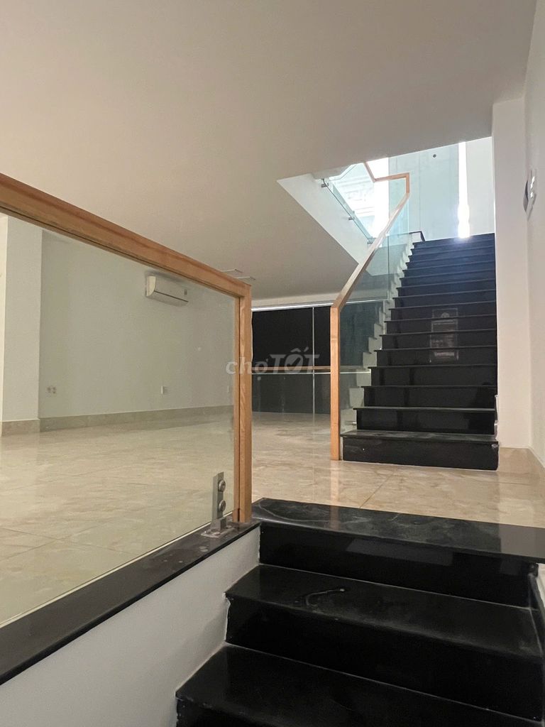 Rent the original house right on Số 6 (1970) Street.