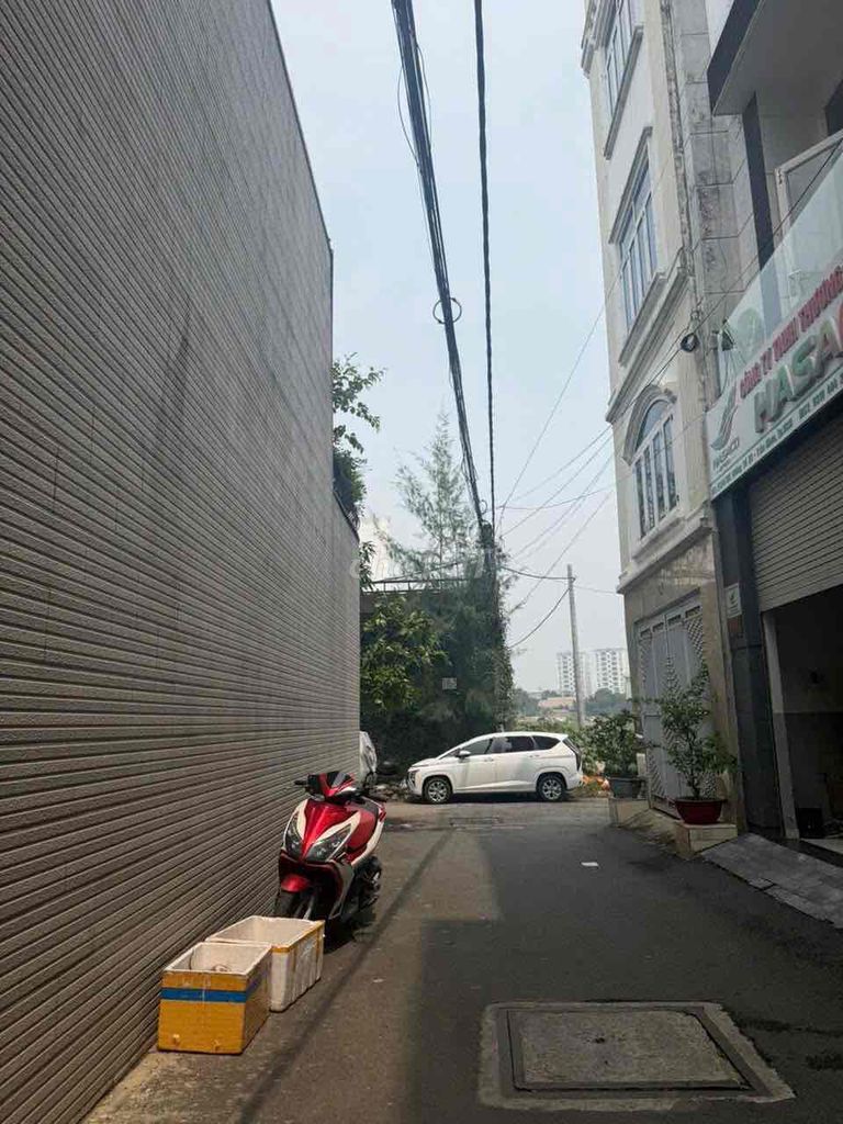 The original số 28 alley house: 4 x13 casts 1 ground 2 floors 3 bedrooms