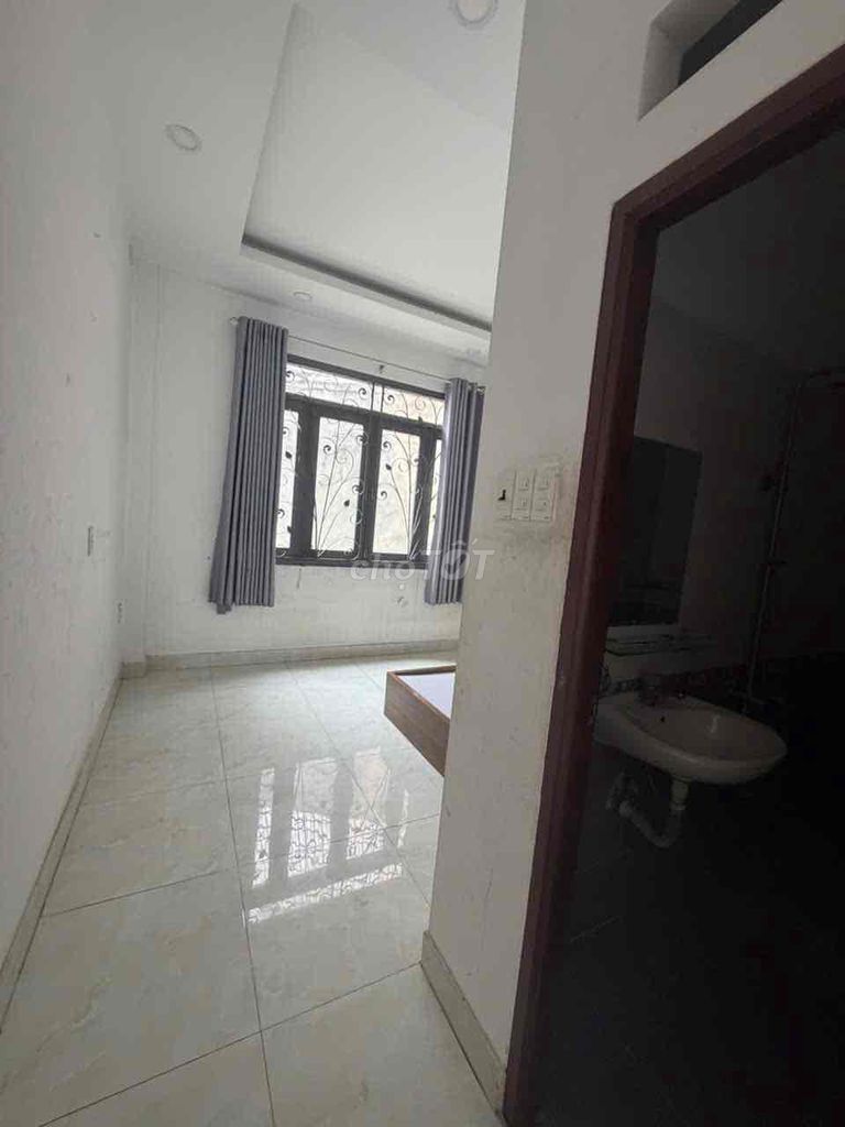 The original số 28 alley house: 4 x13 casts 1 ground 2 floors 3 bedrooms