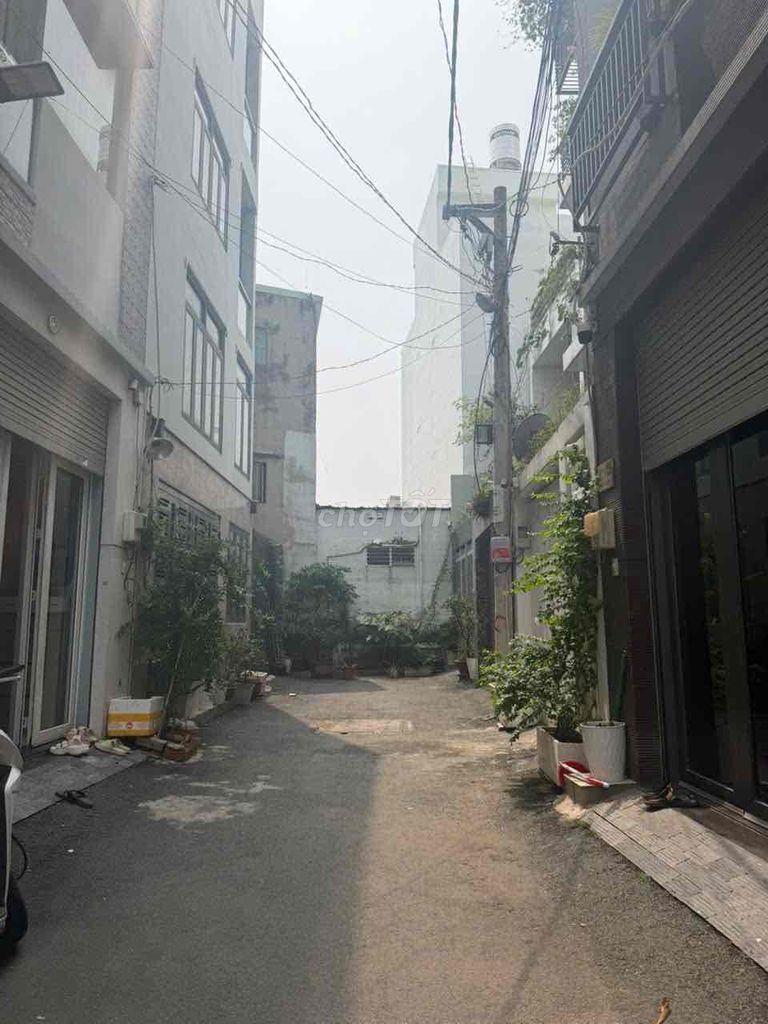 The original số 28 alley house: 4 x13 casts 1 ground 2 floors 3 bedrooms
