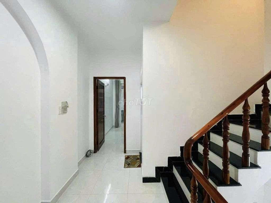 The 44-story Lavelway 4th floor bedroom 3 toilets