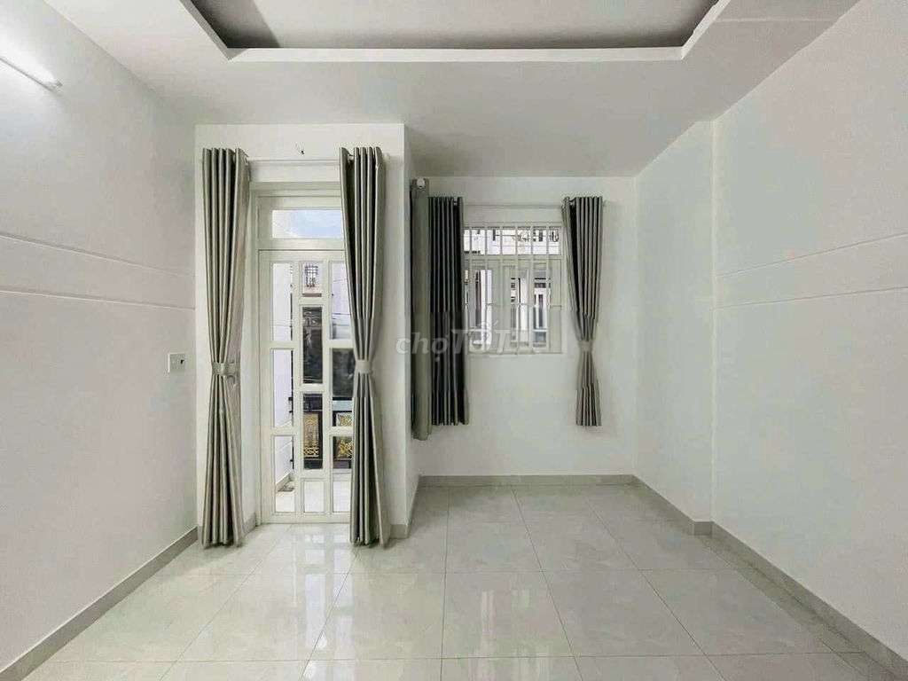 The 44-story Lavelway 4th floor bedroom 3 toilets