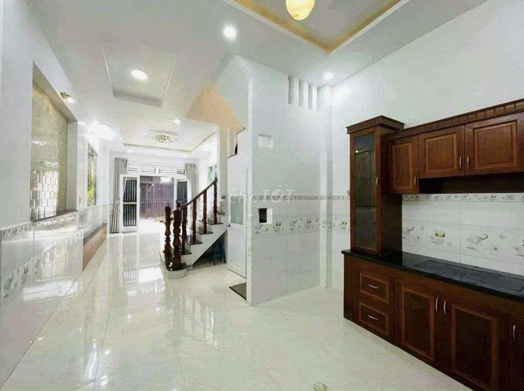 The 44-story Lavelway 4th floor bedroom 3 toilets