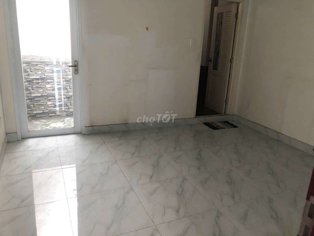 The 44-story Lavelway 4th floor bedroom 3 toilets
