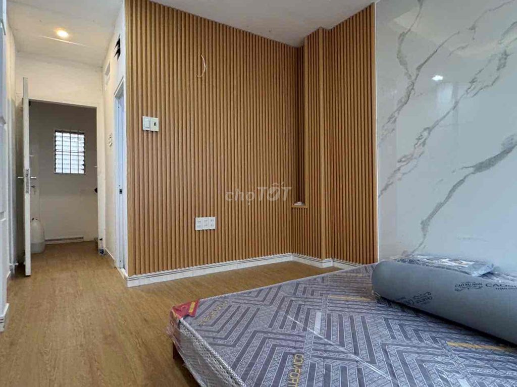 The original house. The real picture and video are 100 percent. Two main bedrooms. A spare bedroom. Three toilets.