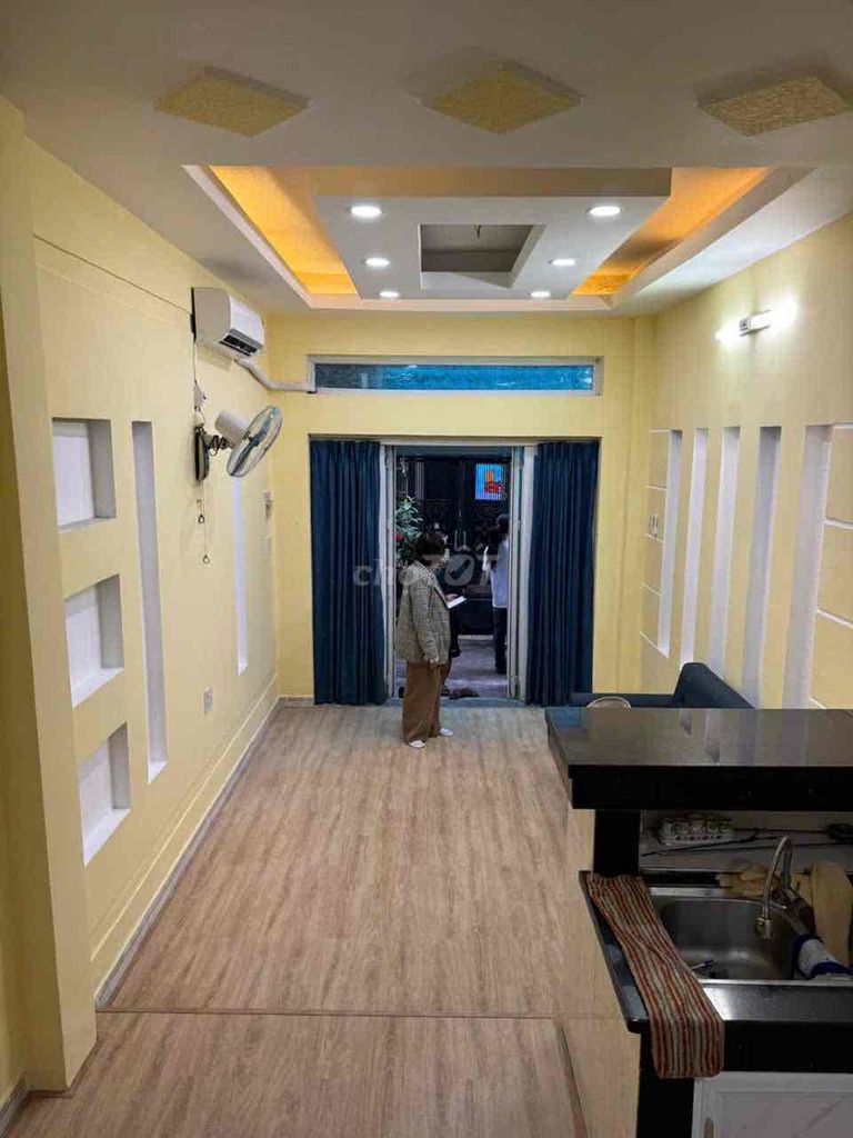 The original house. The real picture and video are 100 percent. Two main bedrooms. A spare bedroom. Three toilets.