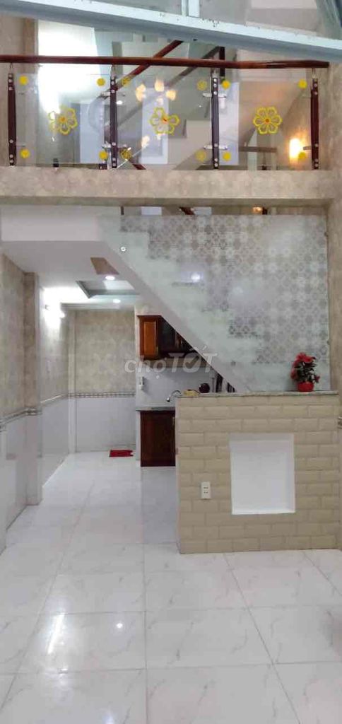 The house is empty, the owner must rent the original house