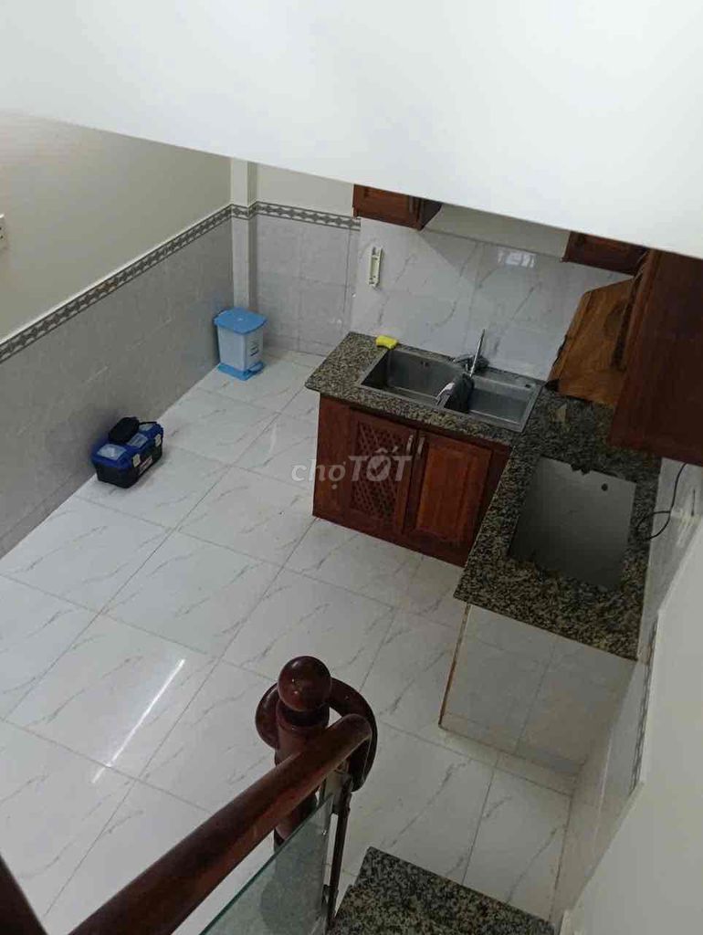 The house is empty, the owner must rent the original house