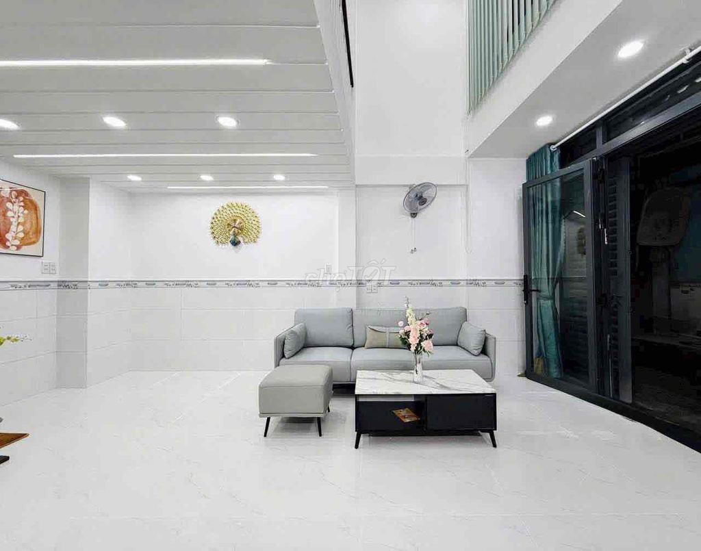 It's a nice rented house. area: 4 x10 is 1 Earth, 2 stories, 14,500