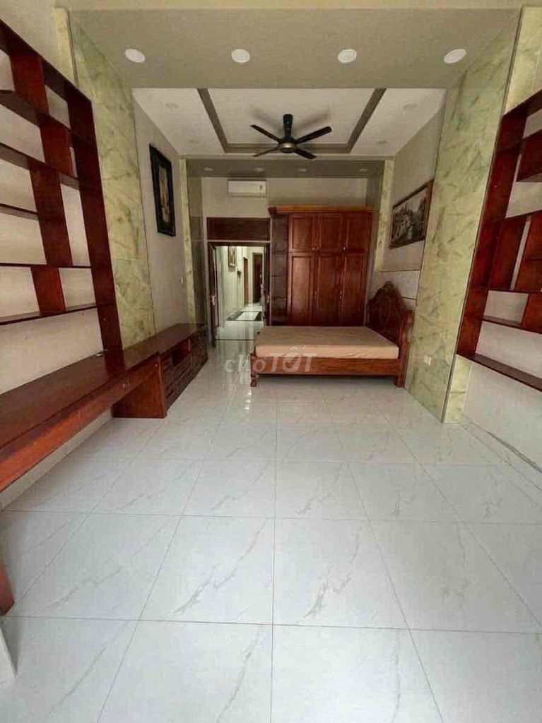 Rent a five-year county cash house - right at Triệu Quang Phục-40 T drug market