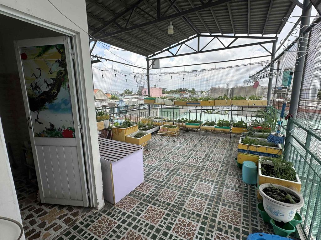 Renting 3th floor 48th, hbc, 3 bedrooms, 3 toilets