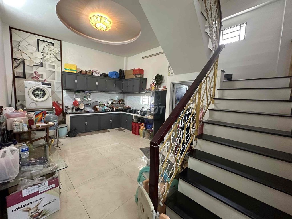 Renting 3th floor 48th, hbc, 3 bedrooms, 3 toilets