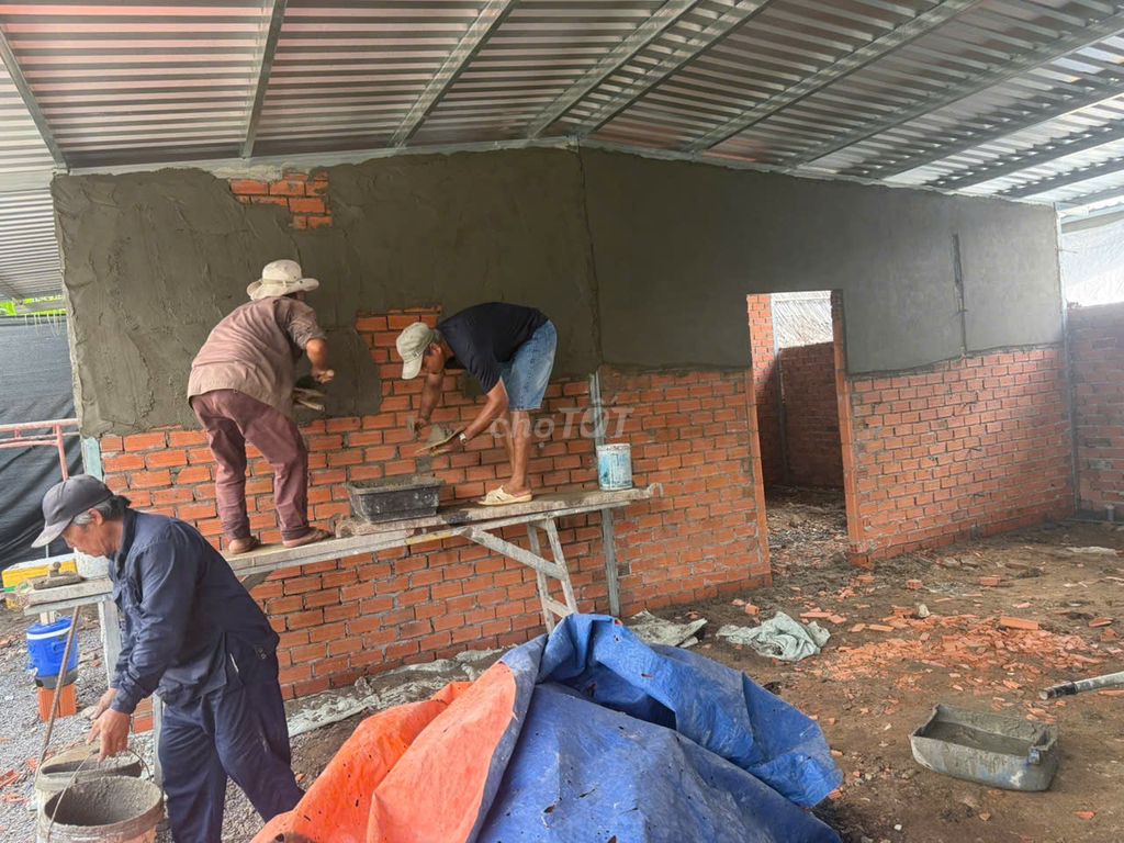 The new two bedrooms were built near the radio bridge - 50 M2 - a closed door.
