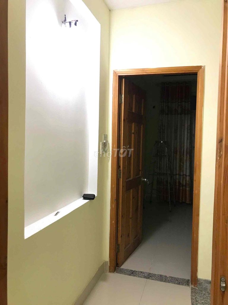 Rent a 1 st street, alley car, car park.
