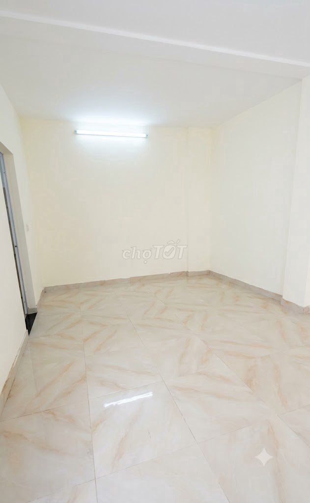 kiot 1 st floor right Nguyễn Gia Trí - 45 M2 - full interior - parking door
