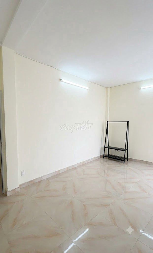 kiot 1 st floor right Nguyễn Gia Trí - 45 M2 - full interior - parking door