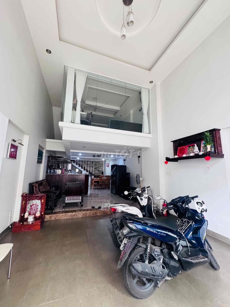 Renting homes 5 stories down the track, 7th District, office, spa, service apartment.