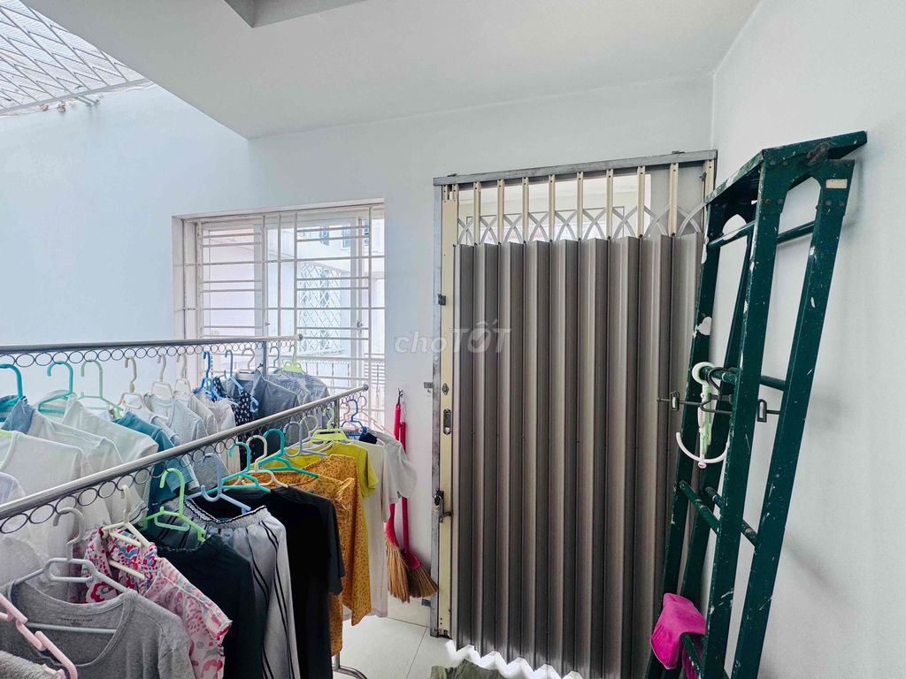 Renting homes 5 stories down the track, 7th District, office, spa, service apartment.