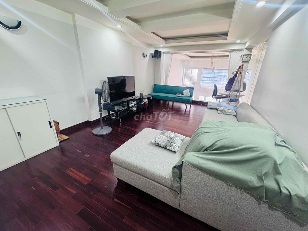 Renting homes 5 stories down the track, 7th District, office, spa, service apartment.
