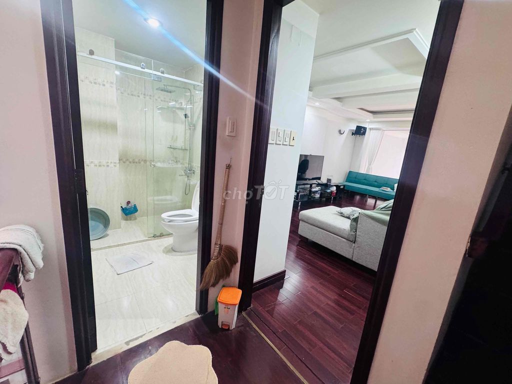 Renting homes 5 stories down the track, 7th District, office, spa, service apartment.