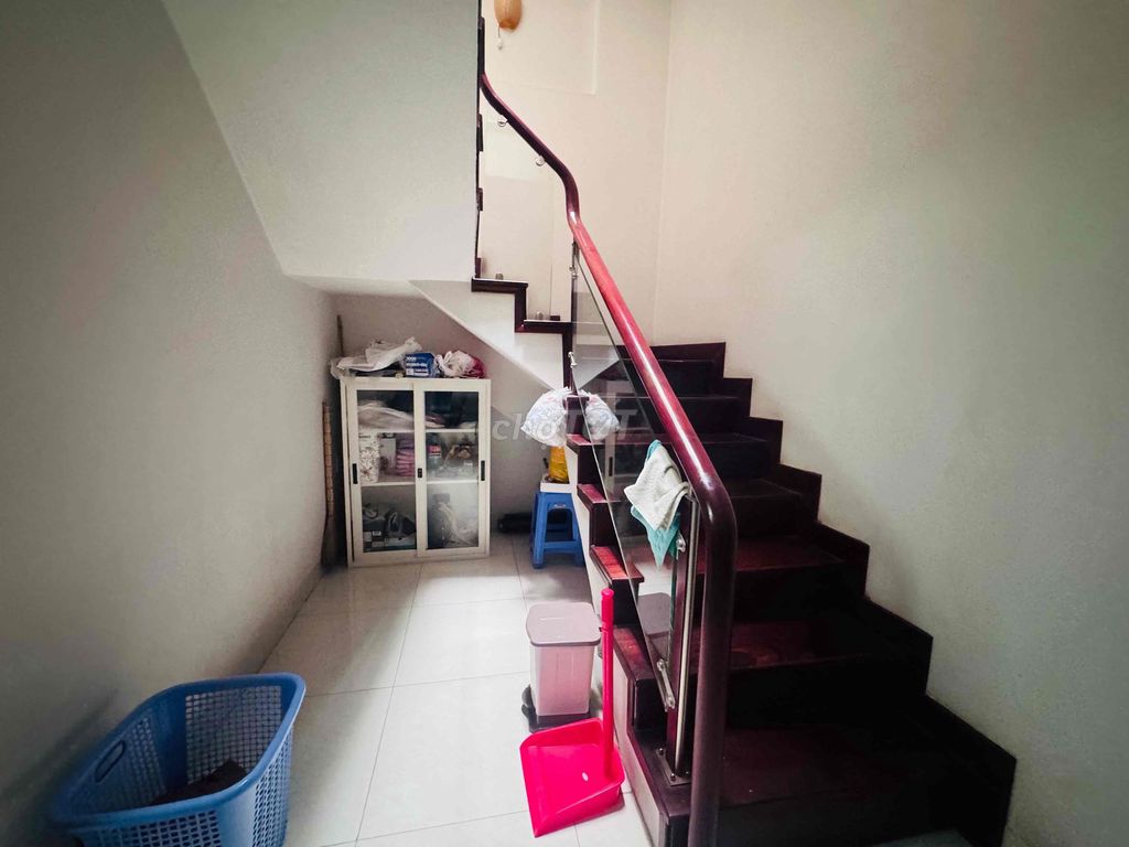 Renting homes 5 stories down the track, 7th District, office, spa, service apartment.
