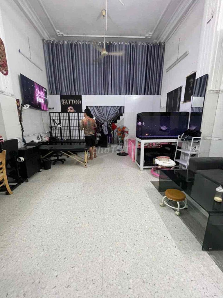 5 x 18, 1 floor, 4 bedroom, 12 meters.