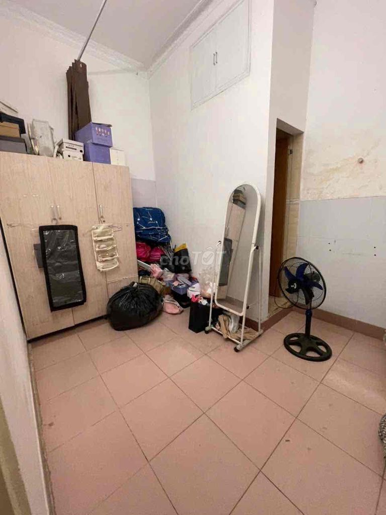 5 x 18, 1 floor, 4 bedroom, 12 meters.