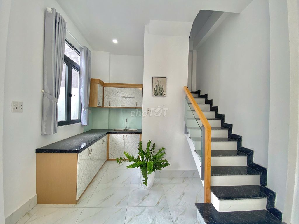 Rent the original three-story 4th floor bedroom, 3 toilets, Liên khu 5-6-Bình Tân, 8 million.