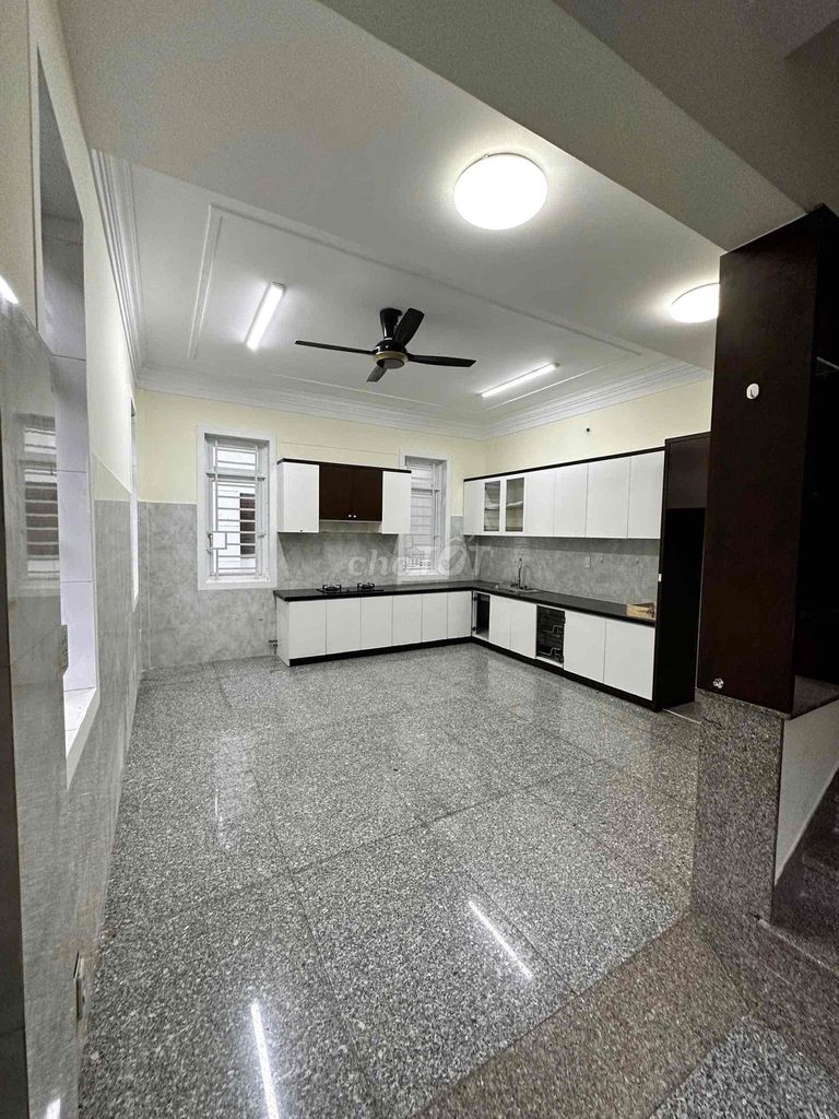 Tam Phú pd front, house-to-house house. Two rooftops, four bedrooms.