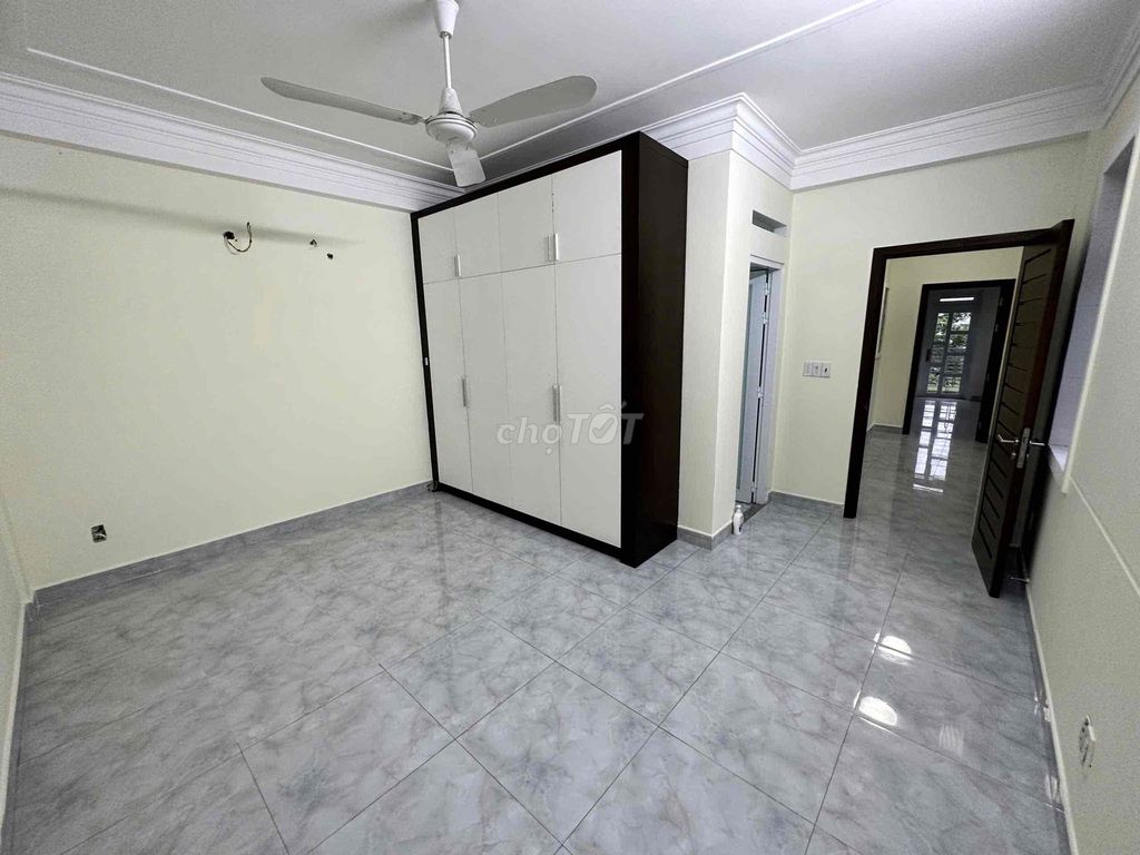 Tam Phú pd front, house-to-house house. Two rooftops, four bedrooms.