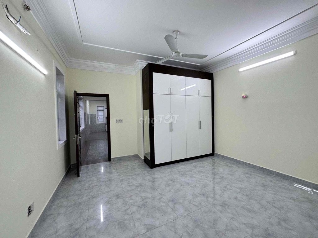 Tam Phú pd front, house-to-house house. Two rooftops, four bedrooms.