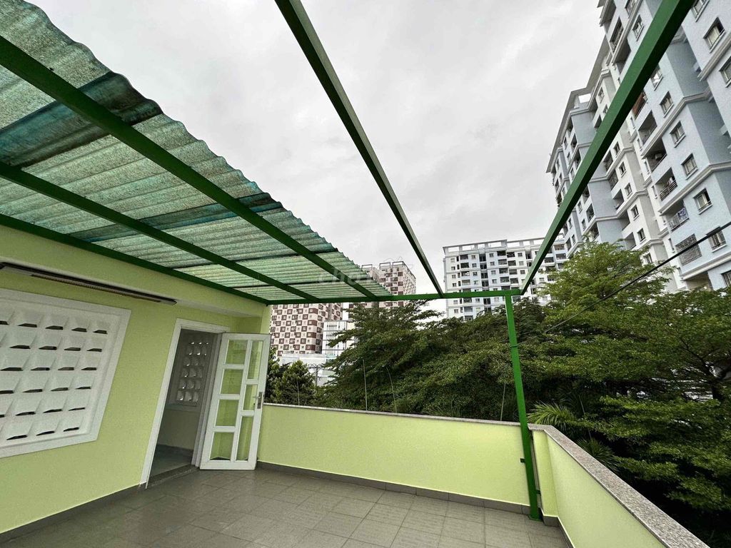 Tam Phú pd front, house-to-house house. Two rooftops, four bedrooms.