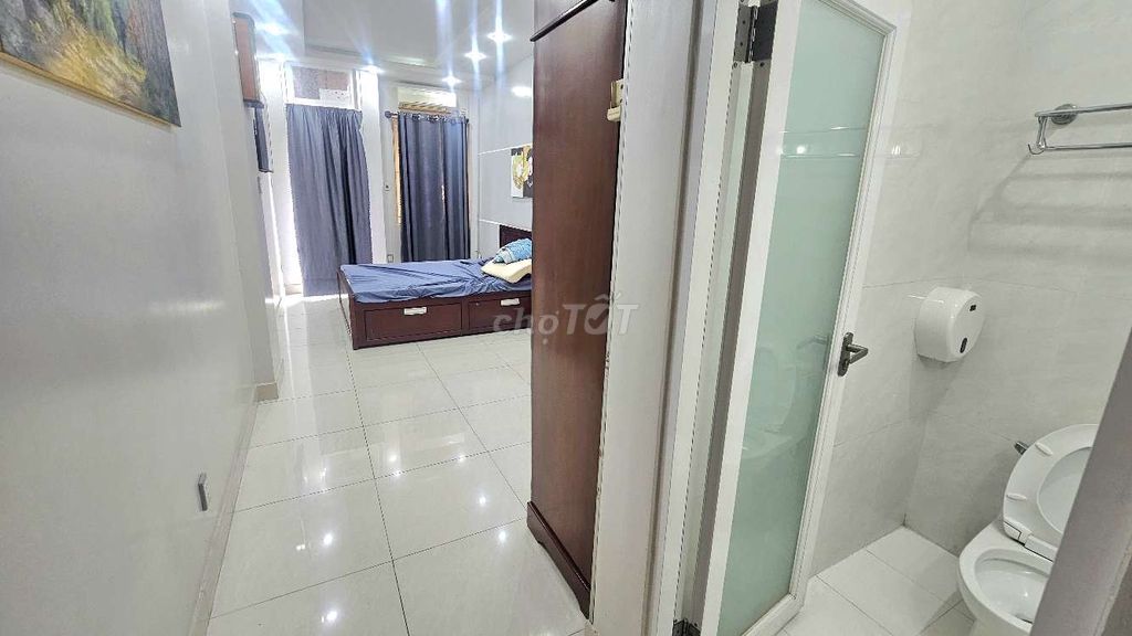 Bus alley, full interior, 3.4 X12, 1 3-story float, 3 bedrooms 4 toilets.