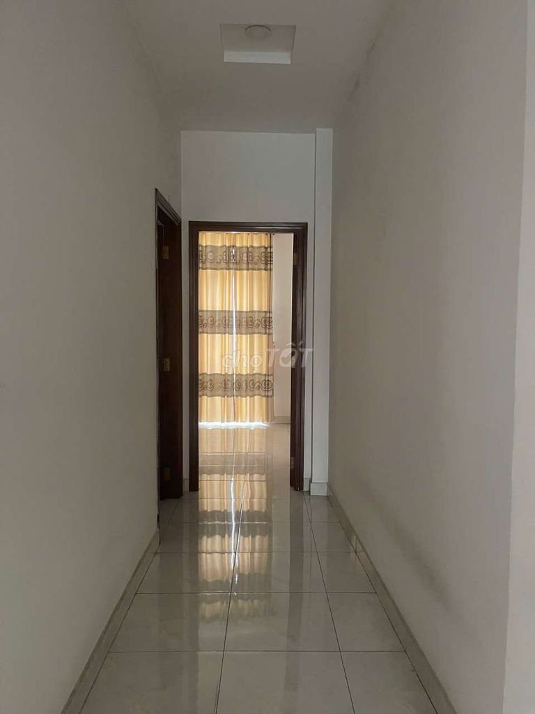 Rent the entire apartment. One foot a foot, two stories, area 5-020. There are seven bedrooms.