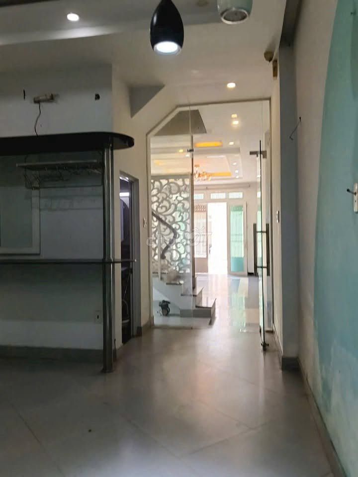 A số 64 Street, area Funky, 4 x 18 meters, 3/3, near the park