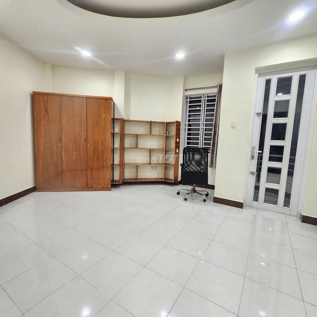 Rent a new house 350/ Hòa Hảo, 4 stories, 6 x 10 meters, just 12.5 million a month.