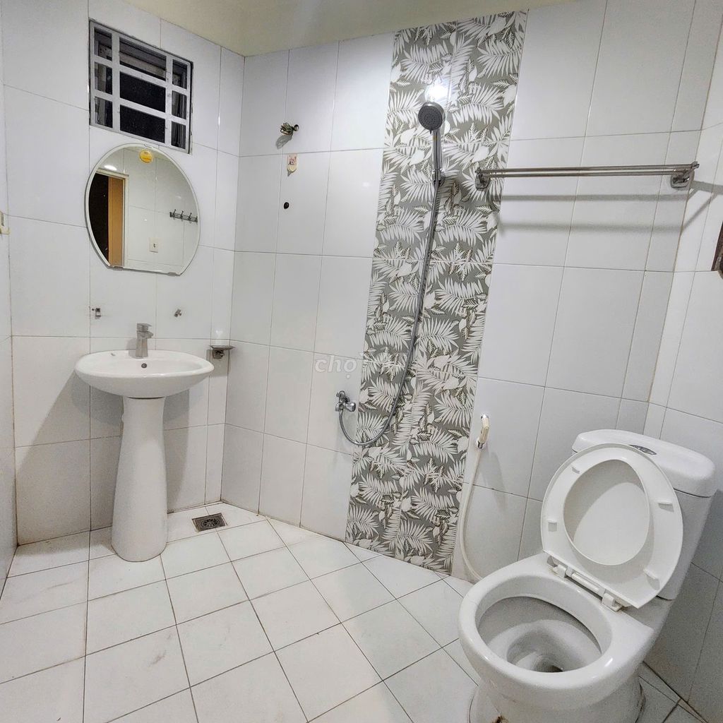Rent a new house 350/ Hòa Hảo, 4 stories, 6 x 10 meters, just 12.5 million a month.