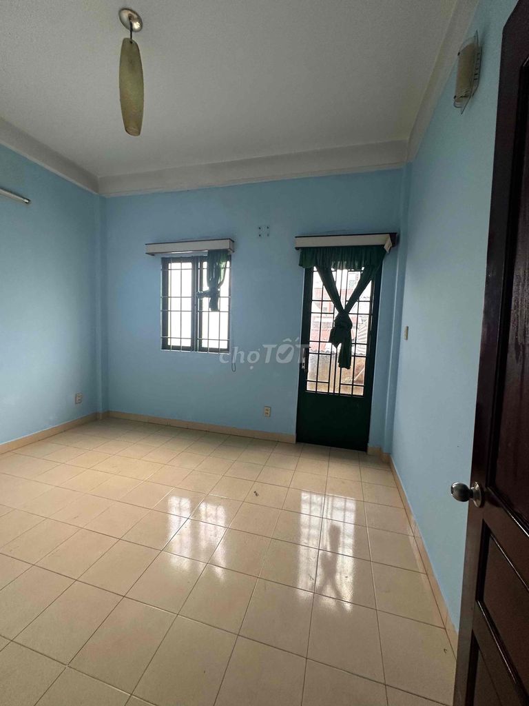 10 tb cash rent house Hồng Lạc 01. area: 4 meters x 40 meters 2 floors at 26 million