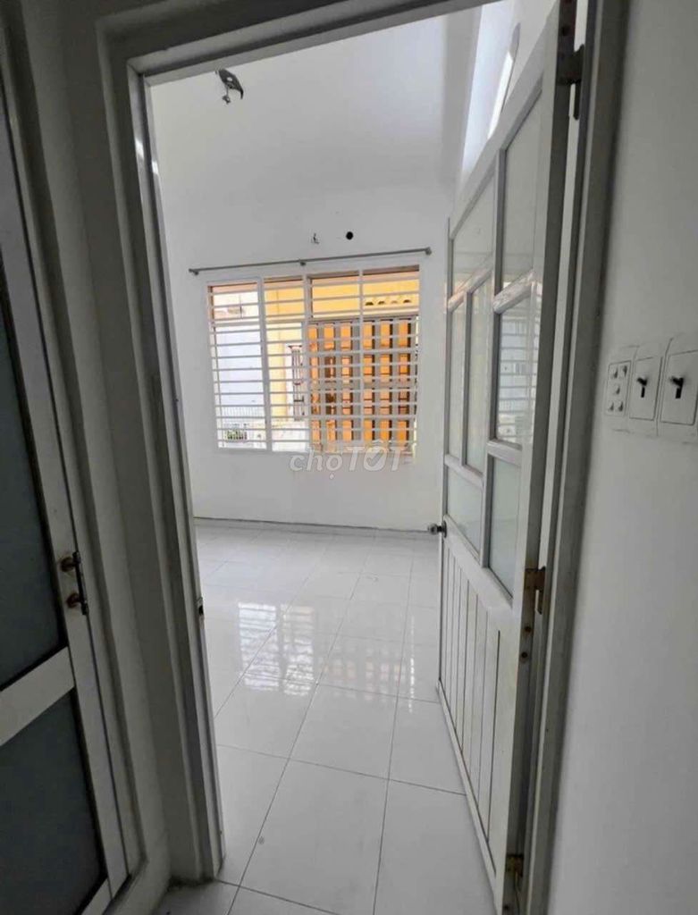 New 5th floor bedroom 3 High Court toilets, Tt Phú Nhuận. Clear, right there.