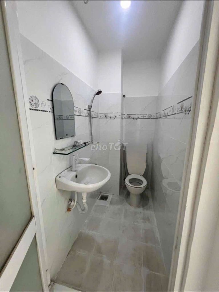 New 5th floor bedroom 3 High Court toilets, Tt Phú Nhuận. Clear, right there.