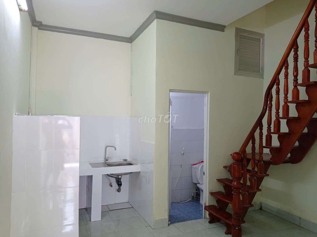 Rent the original Rs511 M. One room, two bedrooms, six million worth of toilets.