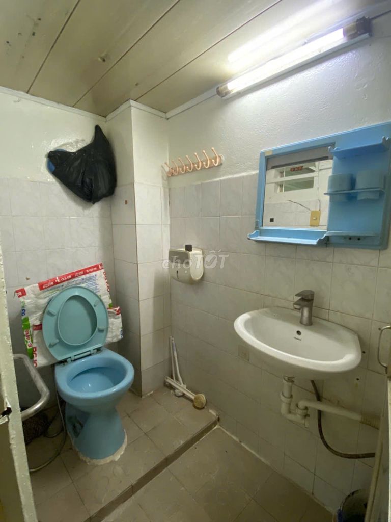 Let's rent out the original house.