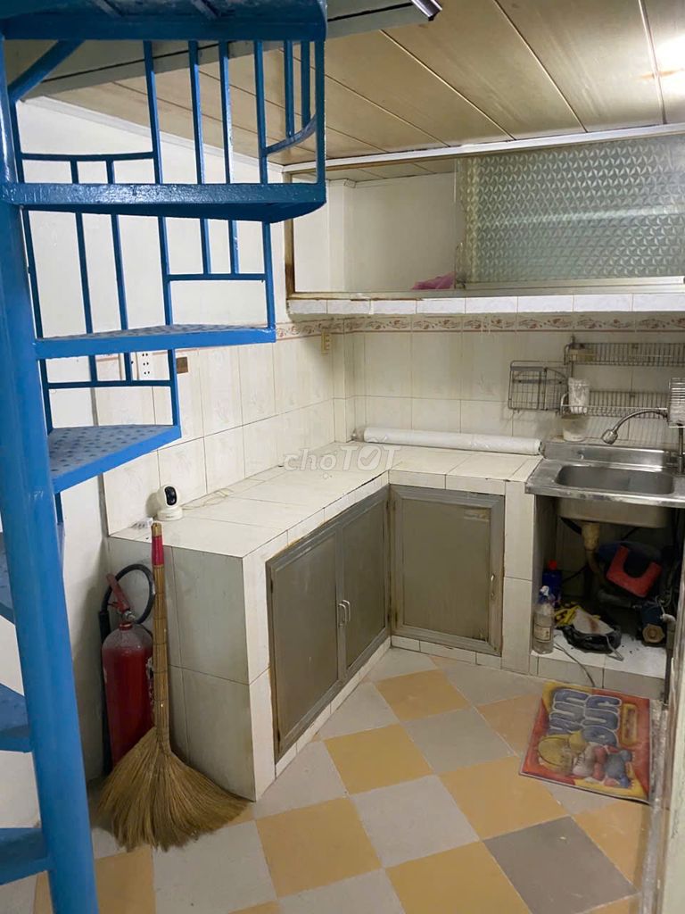 Let's rent out the original house.