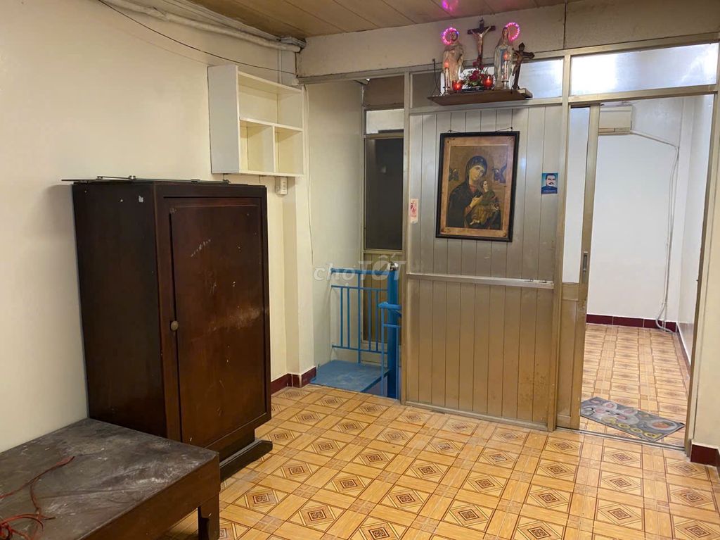 Let's rent out the original house.