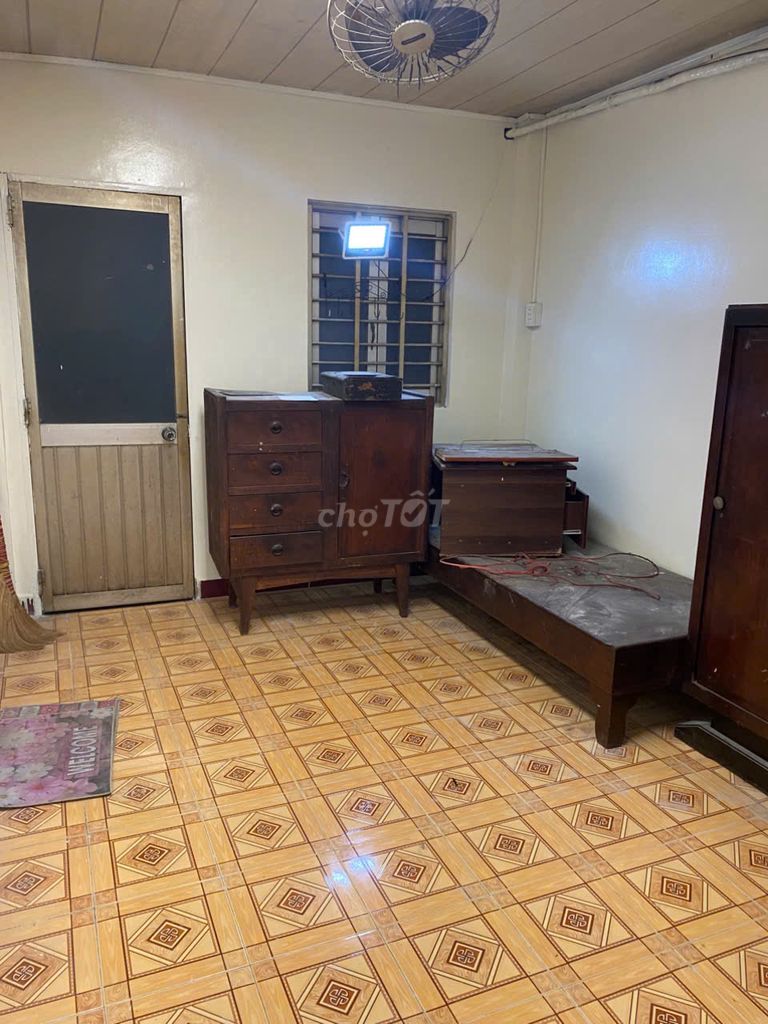 Let's rent out the original house.